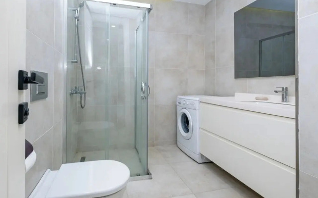 lUX RESIDENCE IN HIGH FLOOR