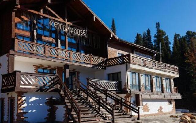 Гостиница Yeti House в Шерегеше отзывы, цены и фото номеров - забронировать гостиницу Yeti House онлайн Шерегеш вид на фасад
