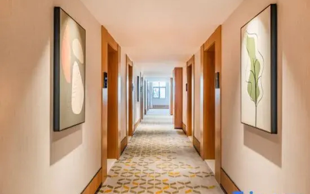 Starway Hotel (Kunming South Railway Station)