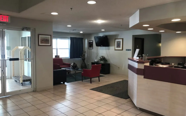 Chadron Inn & Suites