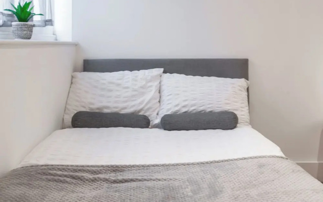 Central - Stay 2 - Near Transport - Parking - Wifi