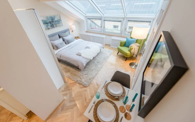 Venus Apartments - Deluxe Loft Skylit