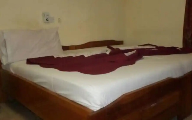 Boy Boison Elite Hotel