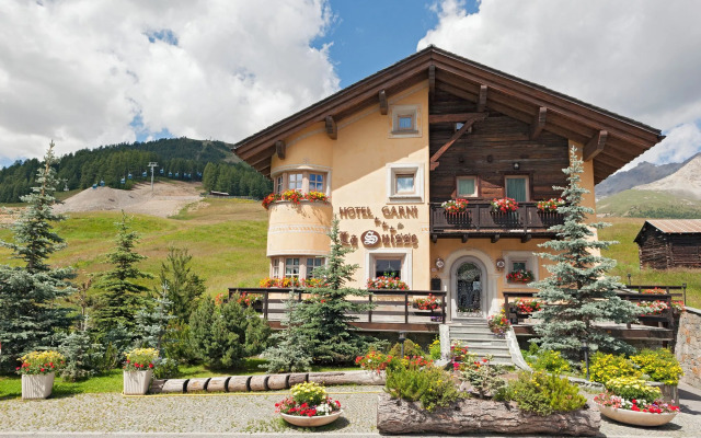 Hotel "La Suisse"