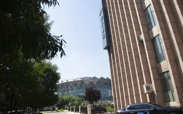 Home Inn (Sports Center, KangBo Avenue, Dezhou Development Zone)
