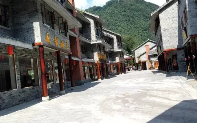 Nanjiang Fengyun Hotel