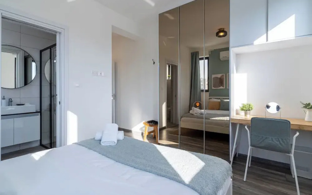 Thálassa 2-BR Apt. & Balcony in Larnaca