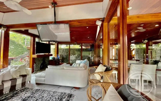 Incrível casa na Riviera com piscina e 5 suítes
