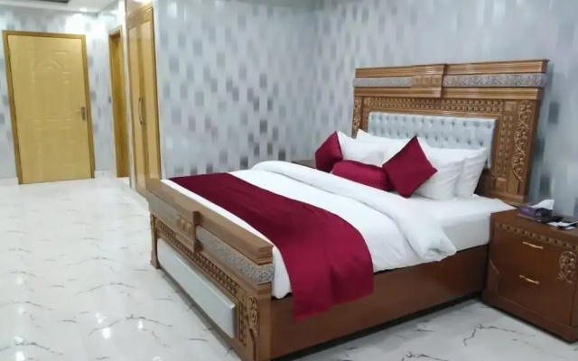 The Rich Hotel