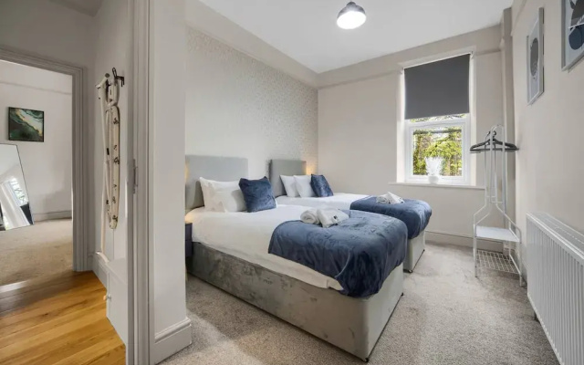 Free Parking Fast Wifi 2 Min to Cardiff City