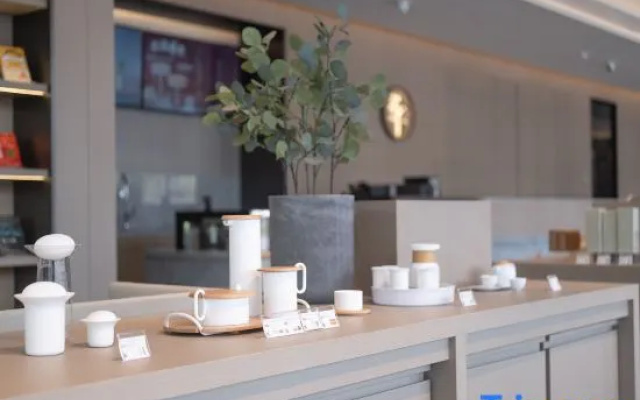 JI Hotel (Haiyan Jingpu Commercial Center)