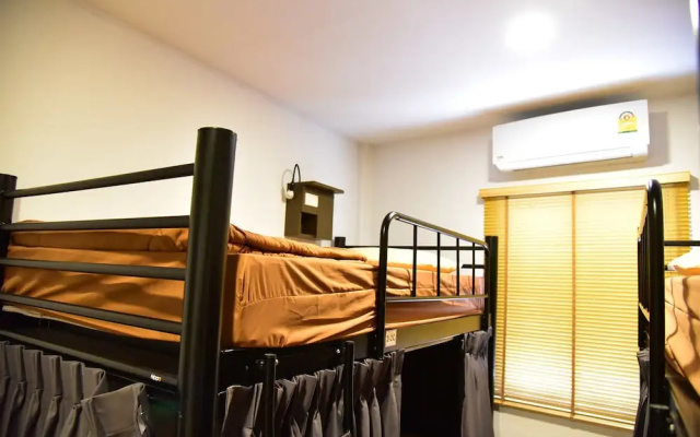 Inn Trog And Inn Soi - Hostel - Adults Only