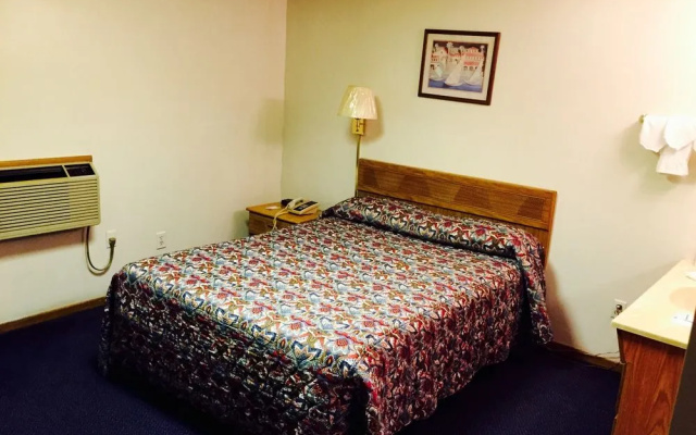 OYO Hotel Chapmanville Inn, WV - Hwy 119