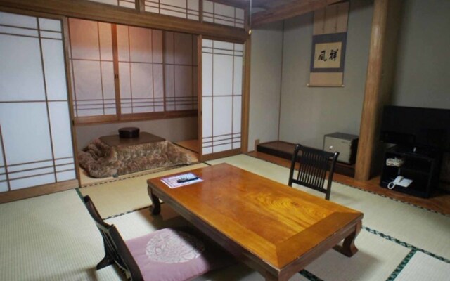 Отель Iyashi no Sato Rakushinkan Кикуйо комната для гостей