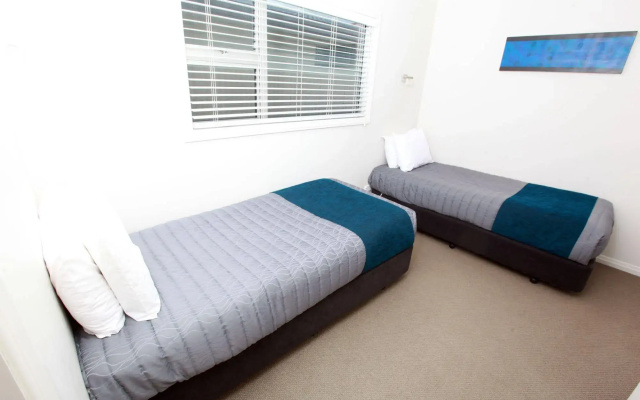 Beach Street Motel Apartments