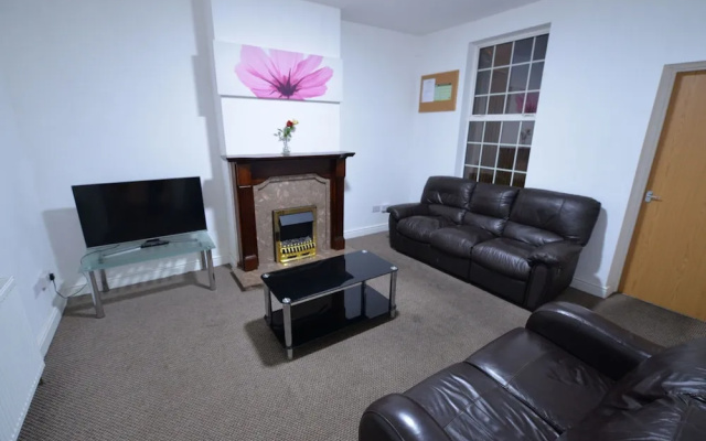 Simplistic Holiday Home in Coventry With Garden