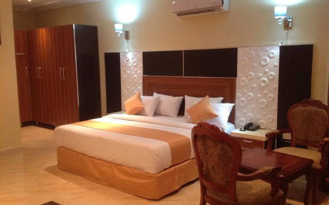 De Meros Hotel and Suites