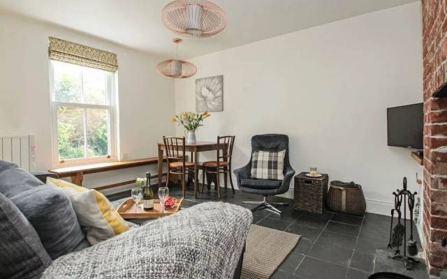 Backlet Cottage