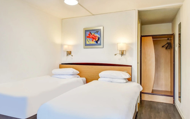 OYO The Hotel Rafiya, Redditch