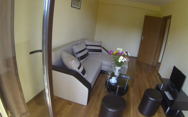 Rusaliite Adventure House
