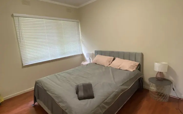 Mitcham train station  2 bedrooms unit