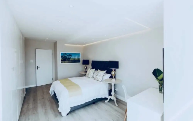 2 Bedroom Apartment in Green Point Cape Town