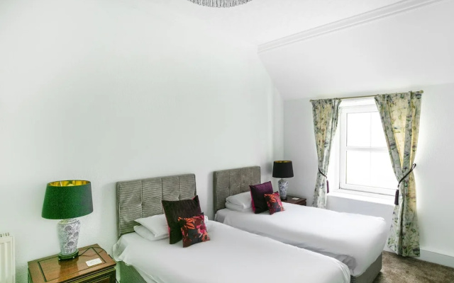 OYO Lochinvar Hotel