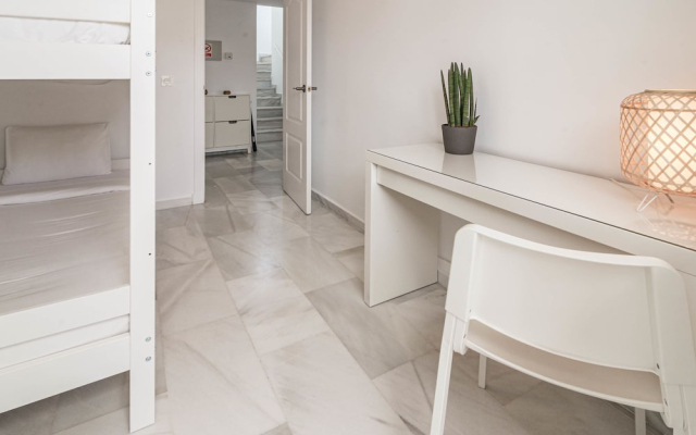 Lnm5.30 - Great Location With Private Roof Terrace