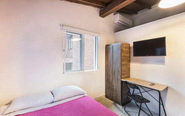 Living Hostal - Hostel