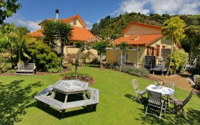 Mussel Bed Cottage and Boutique Bed & Breakfast accommodation, Cooks Beach