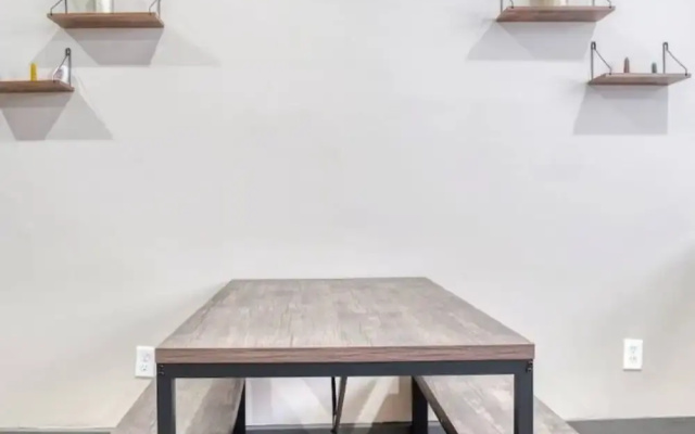 Artistic 1BR - APT - Near Downtown Mass Ave