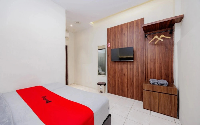 RedDoorz Plus @ D San Residence Buah Batu