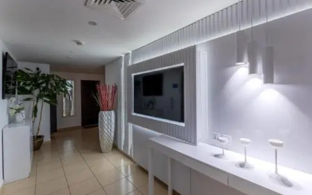 Dubai 5* Penthouse front sea 6 Bdr. private pool!