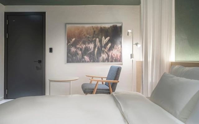 Croissant Hotel Guri by Anook