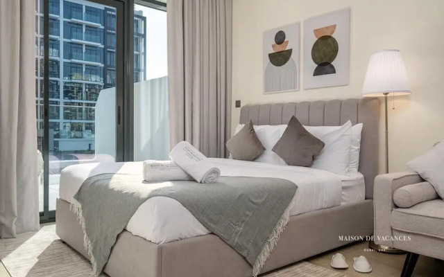 10mins From Dubai Mall Studio With a Large Balcony