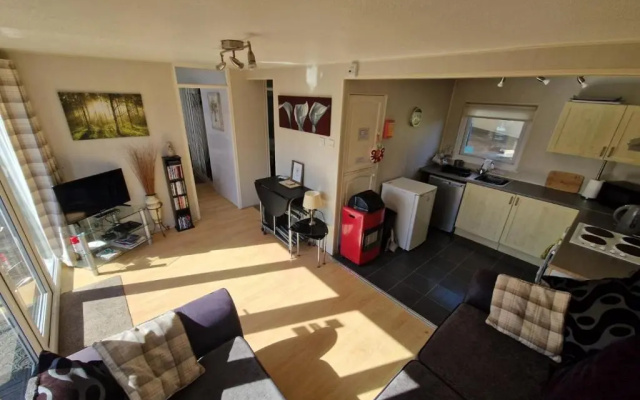 60 upperlakeside glan gwna