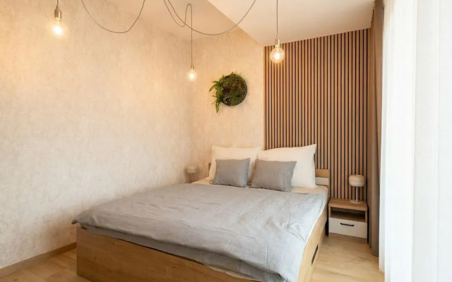 8-Min to Airport 1BR & 1LR Flat