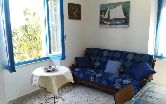 Casa indipendente immersa nel verde con vista mare