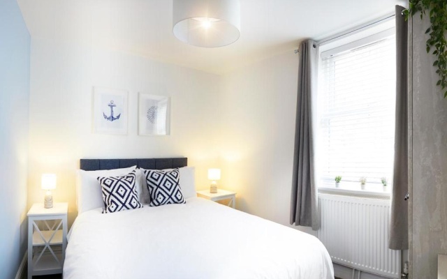 Beautifully furnished 4-bed townhouse on South Cliff