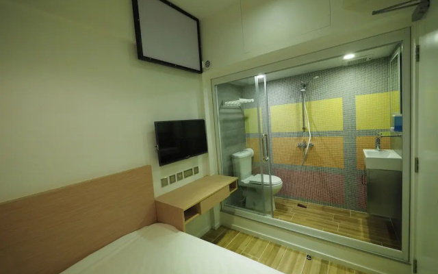Pandas Hostel - Comics