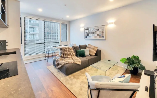 Chic & Stylish Apartment with Parking