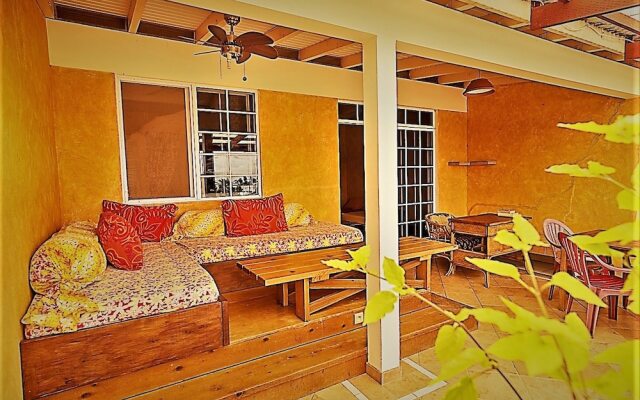 Отель Sunset Hill Lodge Французская Полинезия, Бора-Бора - отзывы, цены и фото номеров - забронировать отель Sunset Hill Lodge онлайн вид на фасад