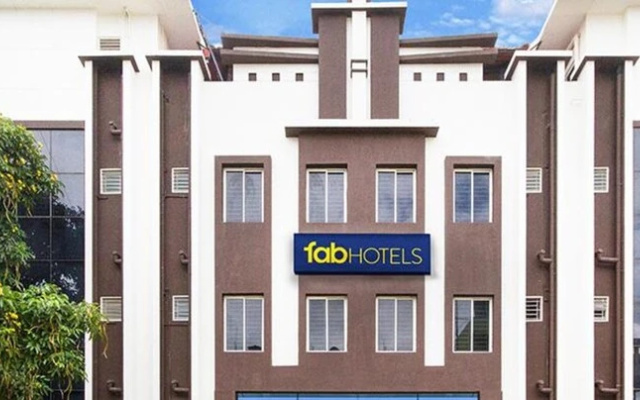 Fabhotel Comfort Inn
