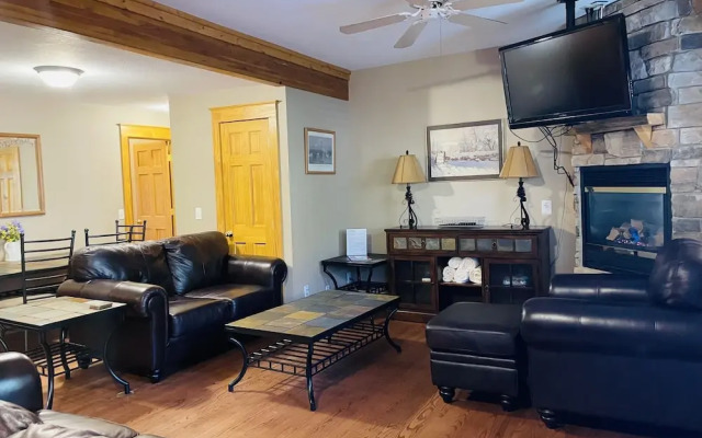 Hallett Peak 101 2 Bedroom Condo by RedAwning