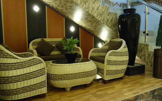 Hayat Sofa