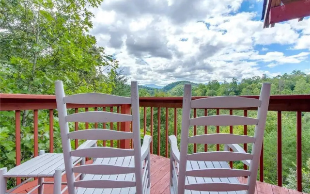 Eagle Ridge - Three Bedroom Cabin