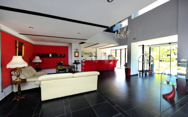 Rhodes Superior Suite - Cosy Poolside Retreat