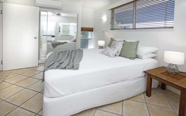 Oceanfront Breeze with Ultimate Beach Views 5