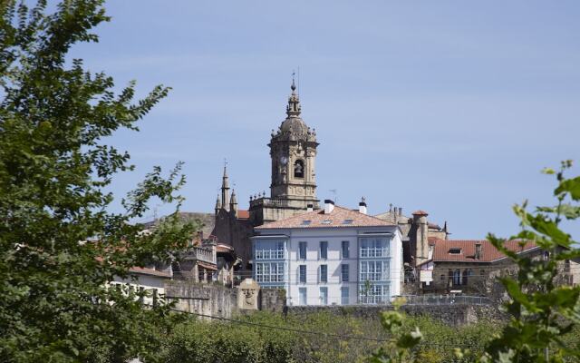 Отель Hondarribia Suites Испания, Фуэнтеррабиа - отзывы, цены и фото номеров - забронировать отель Hondarribia Suites онлайн