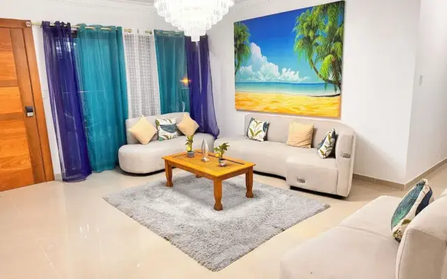 NEW 8apts Enjoy Huge 4 Bedrs